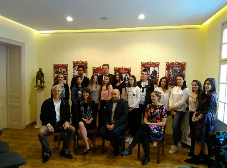 NUSIC-FONDACIJA-RETORIKA-768x570