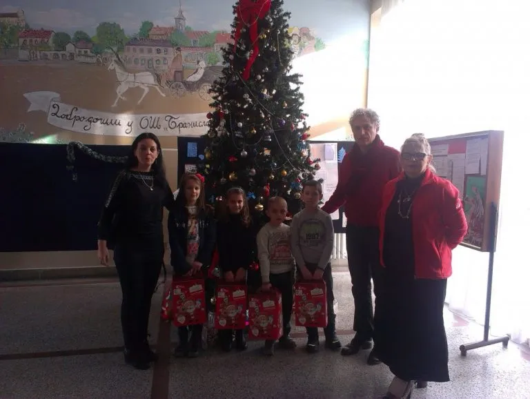 Novogodisnji-paketici-MS-Dr-Vojislav-Vuckovic-NUSIC-FONDACIJA-1-768x1020